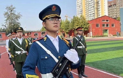 卡琳典狱长桃子移植下载最新版下载校园